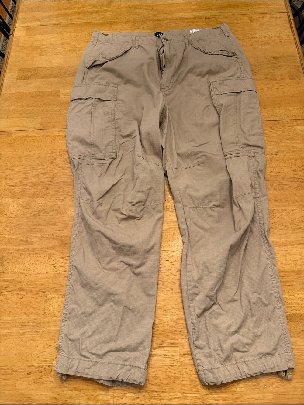 GAP Men's Cargo Pants in Tan